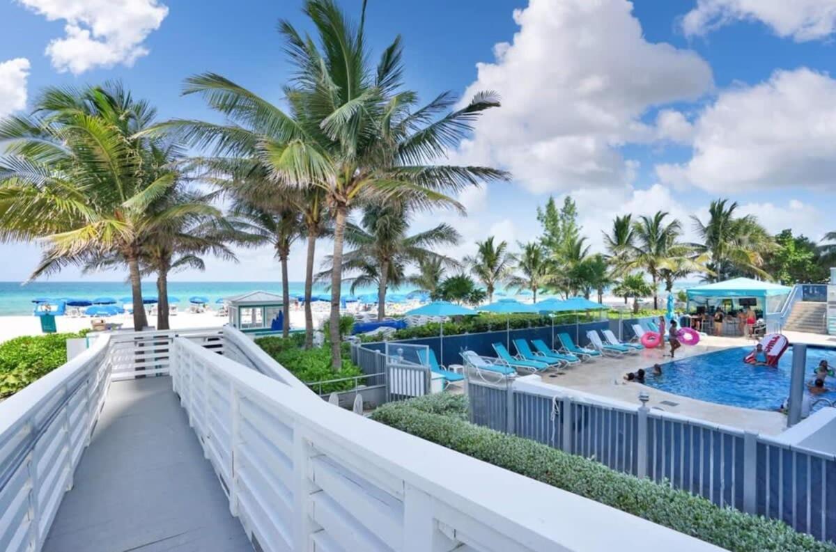Beachfront Resort Pool Ocean View Balcony ไมอามีบีช ภายนอก รูปภาพ