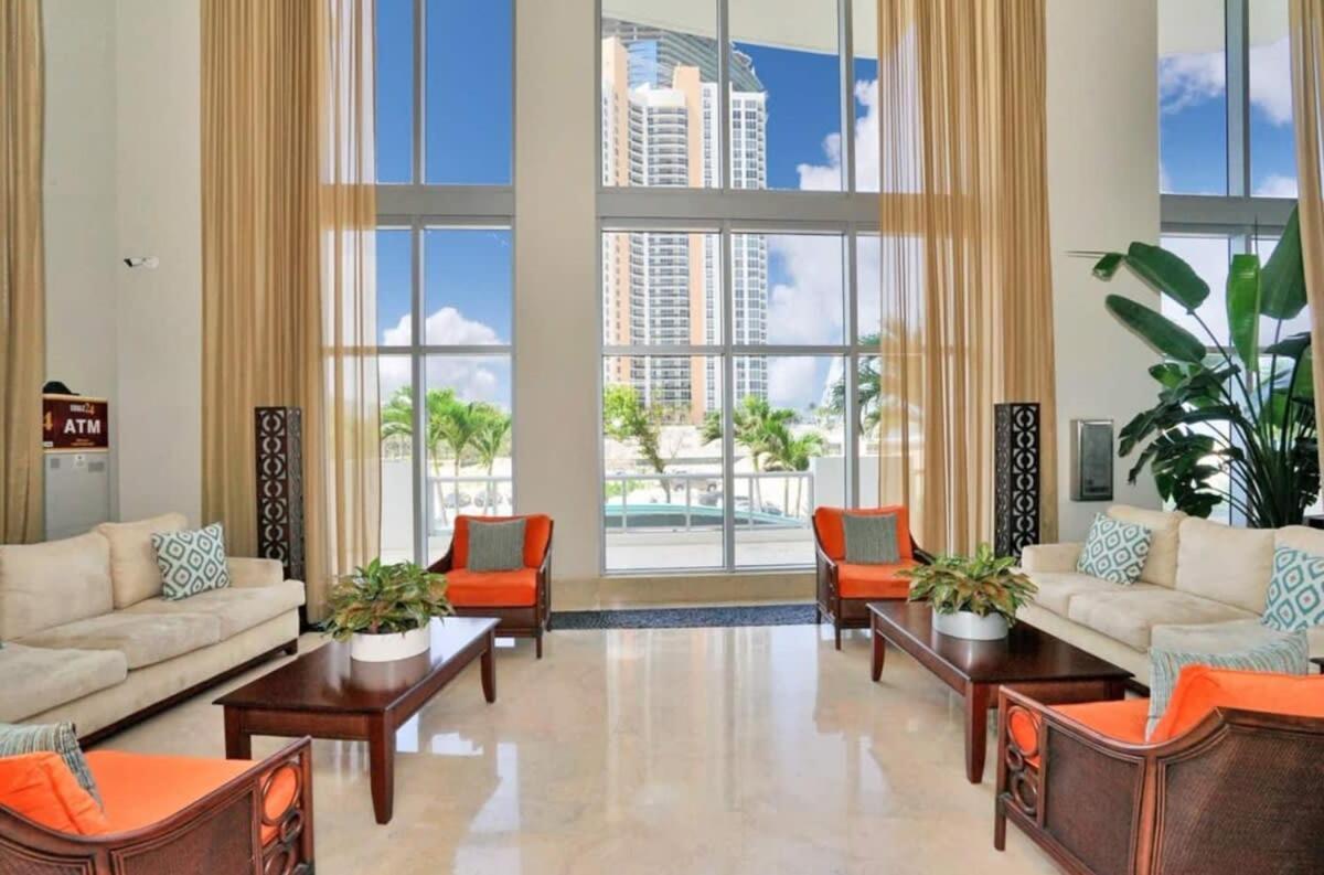 Beachfront Resort Pool Ocean View Balcony ไมอามีบีช ภายนอก รูปภาพ